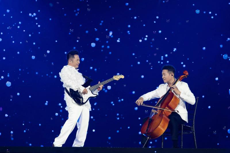 MC Anh Tuấn liều lĩnh 'cháy' cùng dàn 'Anh trai vượt ngàn chông gai'   - Ảnh 3.