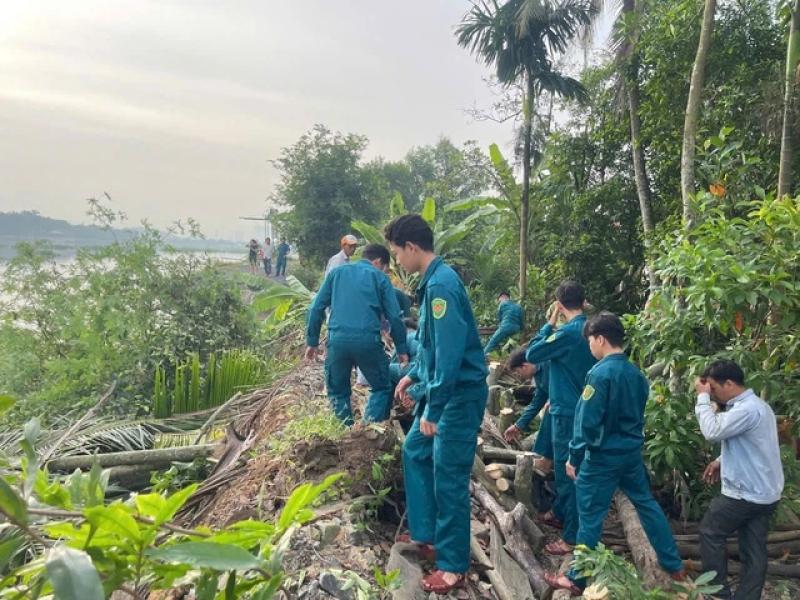 TP.HCM: Sạt lở bờ đê ở xã Bình Mỹ, hỗ trợ dân di dời tài sản- Ảnh 2.