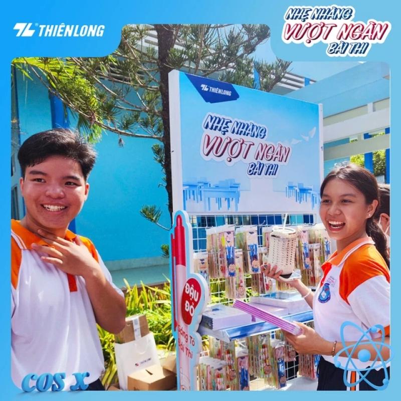 Tiếp sức mùa thi 2025: Bộ đôi giúp thí sinh ‘nhẹ nhàng vượt ngàn bài thi’ - Ảnh 1.