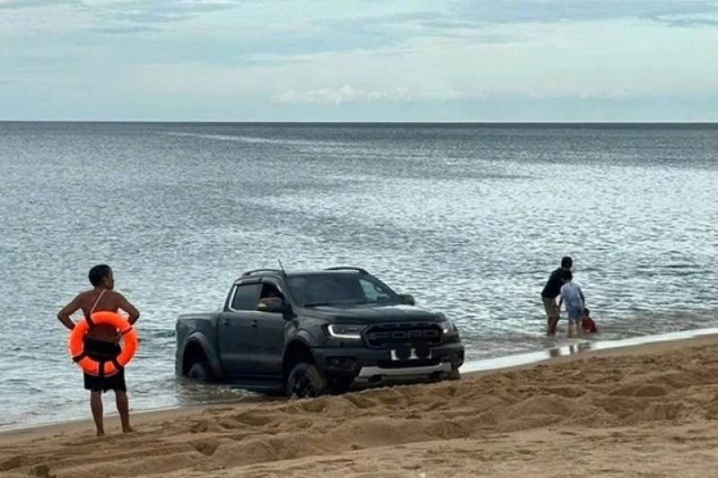 Thích thể hiện lái ô tô xuống biển, nhiều tài xế nhận phạt nặng - Ảnh 3.