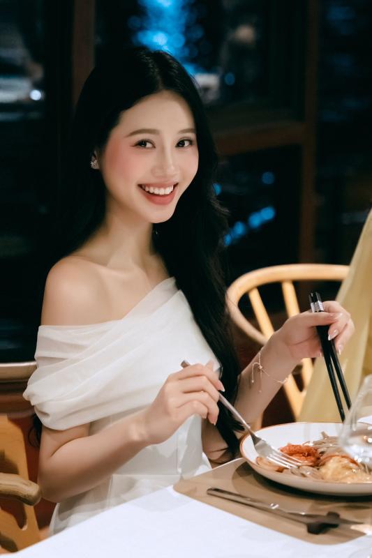 Nhan sắc người đẹp được ví 'bản sao' Đỗ Thị Hà tại Hoa hậu Việt Nam  - Ảnh 9.