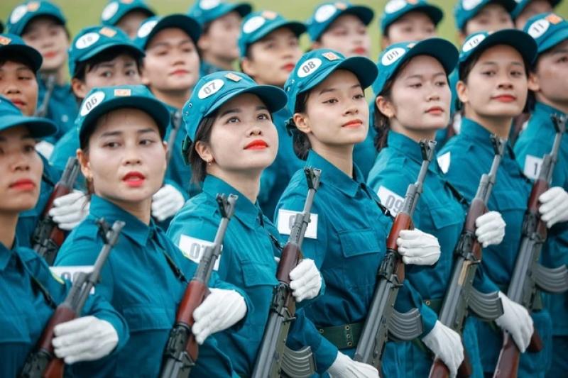 Hàng nghìn nữ chiến sĩ đổ mồ hôi trong buổi hợp luyện nhiệm vụ A80- Ảnh 11.