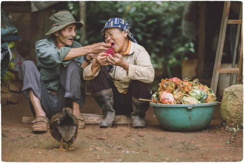 Nhiếp ảnh gia Đạt giữ mãi tình yêu chân chất của ba mẹ qua những bức ảnh mộc mạc - Ảnh 1.