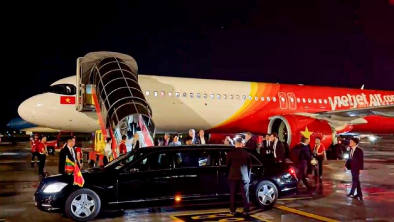 Tổng thống Litva đến Hà Nội trên chuyên cơ Vietjet- Ảnh 2.