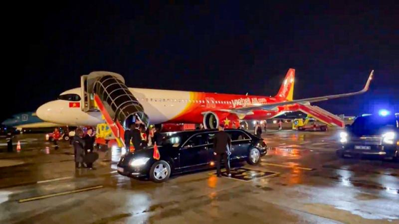 Tổng thống Litva đến Hà Nội trên chuyên cơ Vietjet- Ảnh 4.