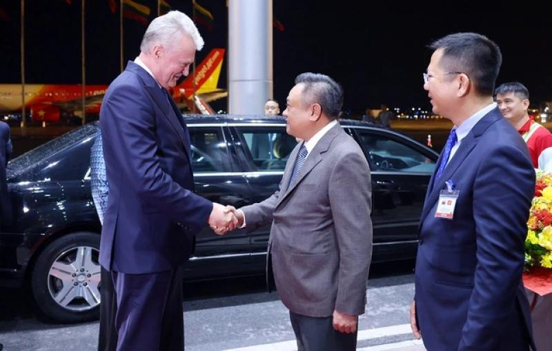 Tổng thống Litva đến Hà Nội trên chuyên cơ Vietjet- Ảnh 6.