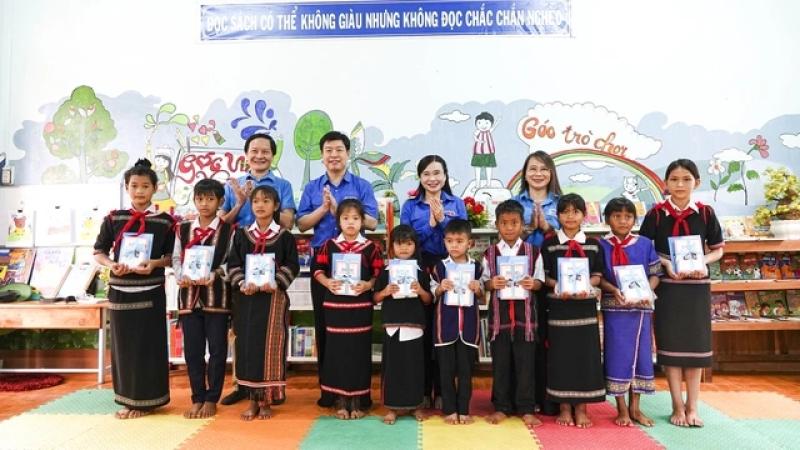 Trang bị kỹ năng sống, trao quà cho thiếu nhi  - Ảnh 2.