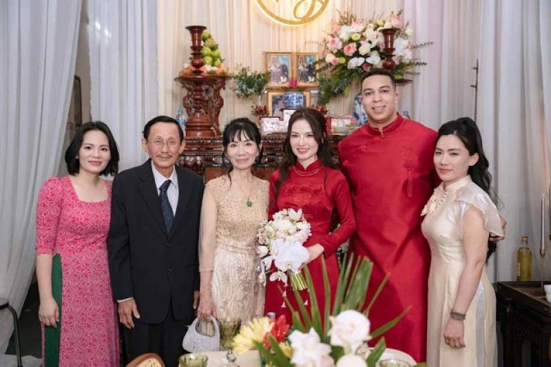 Chàng rể Tây đọc tiếng Việt trong đám hỏi khiến gia đình xúc động - Ảnh 1.