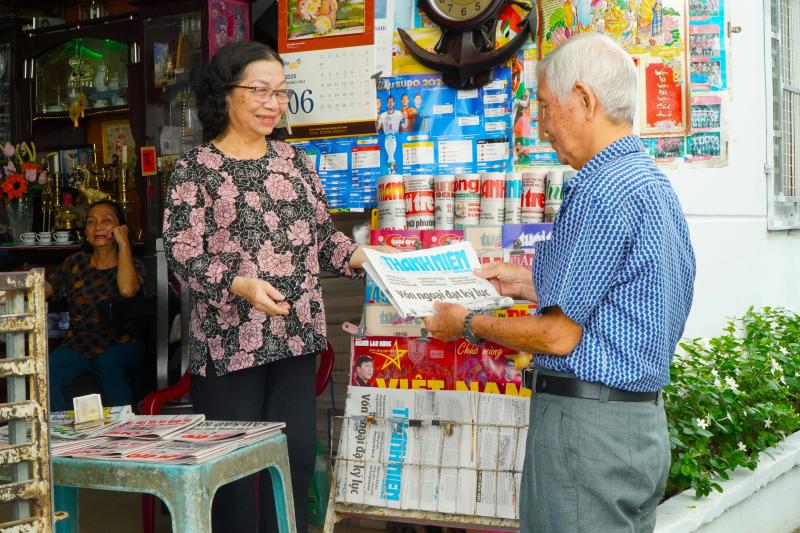 Sạp báo núp hẻm 'độc lạ Cần Thơ': Mỗi ngày chỉ bán 60 - 70 tờ - Ảnh 5.
