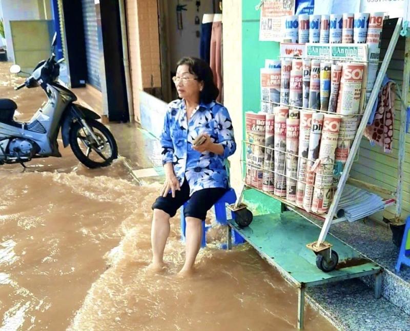 Sạp báo núp hẻm 'độc lạ Cần Thơ': Mỗi ngày chỉ bán 60 - 70 tờ - Ảnh 6.