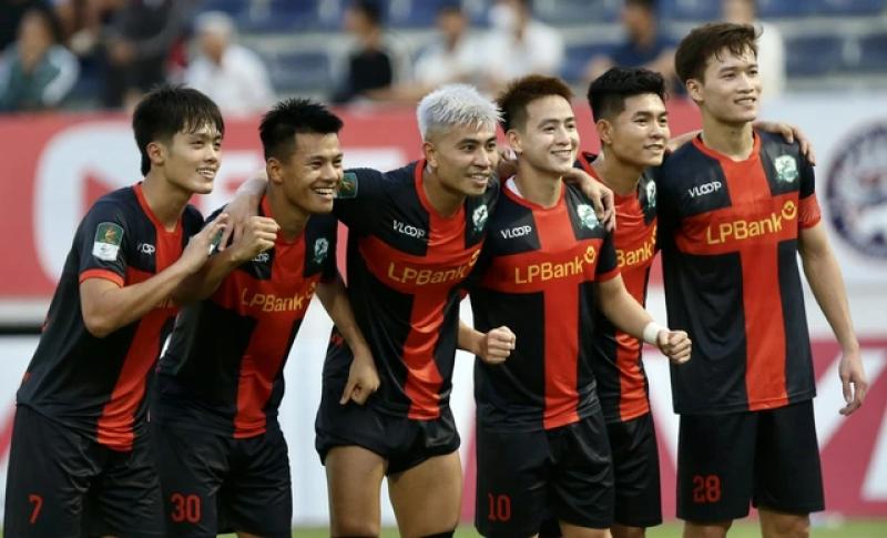 CLB Ninh Bình đổi tên, thay HLV nội bằng ‘tướng’ ngoại: Đua vô địch V-League ngay từ bây giờ!- Ảnh 1.
