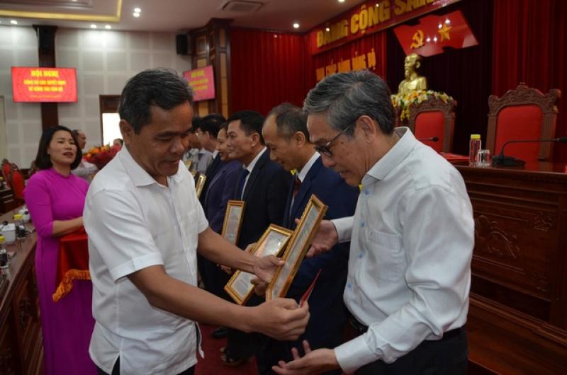 Gia Lai: 18 cán bộ nghỉ hưu trước tuổi, chuẩn bị hợp nhất với Bình Định - Ảnh 1.