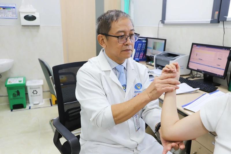Đau vai dai dẳng - dấu hiệu cảnh báo viêm khớp vai không thể bỏ qua - Ảnh 2.