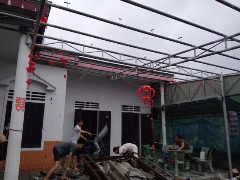 Bão số 1: Lốc xoáy làm tốc mái 30 căn nhà, nhiều hồ chứa xả tràn- Ảnh 2.
