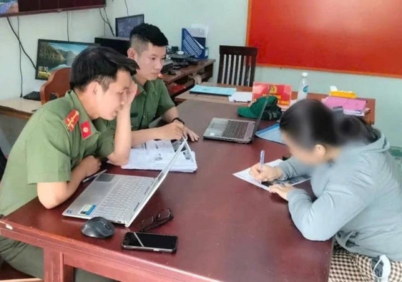 Một người Trung Quốc hẹn hò với nữ sinh 13 tuổi, bị người nhà chặn xe - Ảnh 2.
