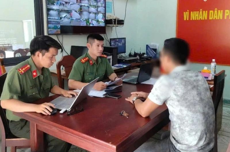 Một người Trung Quốc hẹn hò với nữ sinh 13 tuổi, bị người nhà chặn xe - Ảnh 1.