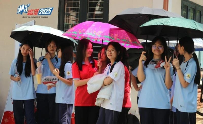 Tình nguyện viên tiếp sức mùa thi lan tỏa động lực cho thí sinh thi lớp 10- Ảnh 4.
