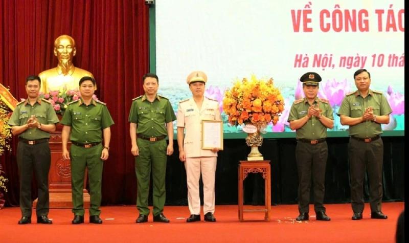 Bổ nhiệm Trưởng phòng Cảnh sát hình sự làm Phó giám đốc Công an Hà Nội - Ảnh 1.