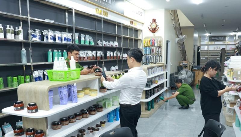 Quảng Trị: Phát hiện kho mỹ phẩm lậu hơn 2,5 tấn ở TP.Đông Hà- Ảnh 1.