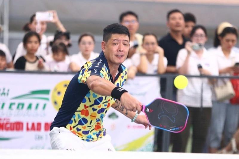 Diễn viên Bình Minh tạo sức hút đặc biệt trên sân pickleball- Ảnh 1.