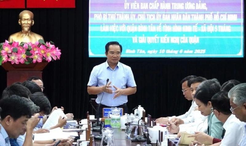 Chủ tịch TP.HCM: Chuẩn bị nhân sự, phần mềm vận hành thử nghiệm phường mới - Ảnh 1.