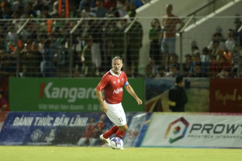 Michael Owen, Lê Huỳnh Đức cùng tỏa sáng trong ngày huyền thoại M.U giành chiến thắng ở Đà Nẵng- Ảnh 6.