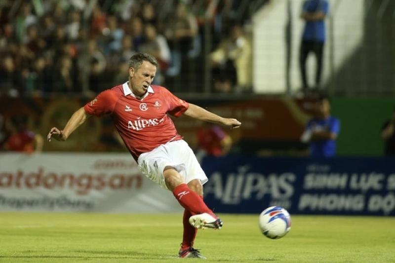 Michael Owen, Lê Huỳnh Đức cùng tỏa sáng trong ngày huyền thoại M.U giành chiến thắng ở Đà Nẵng- Ảnh 3.