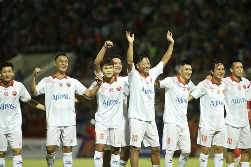 Michael Owen, Lê Huỳnh Đức cùng tỏa sáng trong ngày huyền thoại M.U giành chiến thắng ở Đà Nẵng- Ảnh 8.