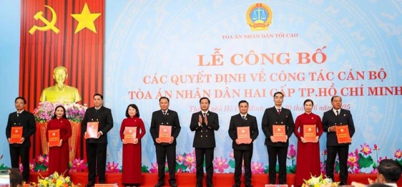 Nhân sự TAND TP.HCM mới và 19 tòa khu vực - Ảnh 1.