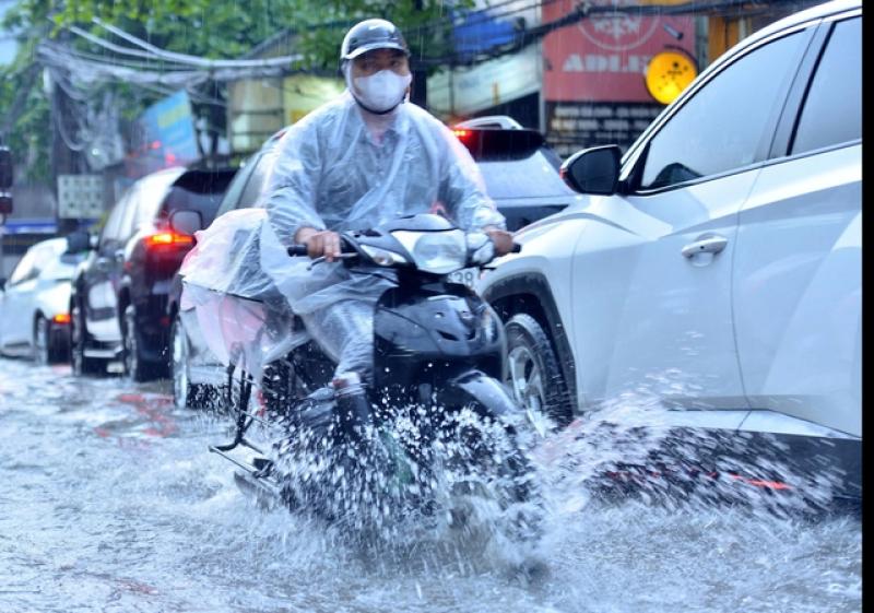 Áp thấp nhiệt đới gây mưa lớn tại miền Trung , bão số 1 sắp hình thành - Ảnh 1.
