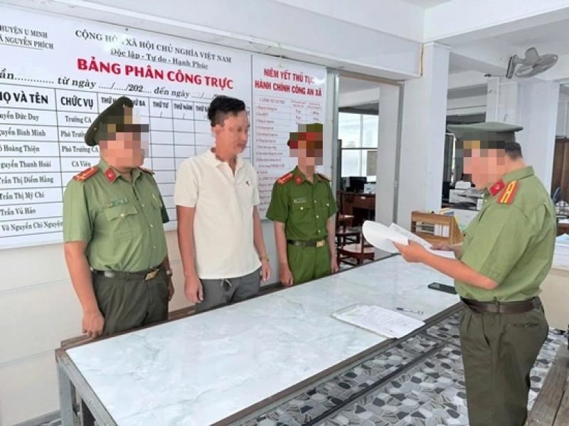 Khởi tố thanh niên ở Cà Mau tàng trữ vũ khí quân dụng để… bắn cò   - Ảnh 1.