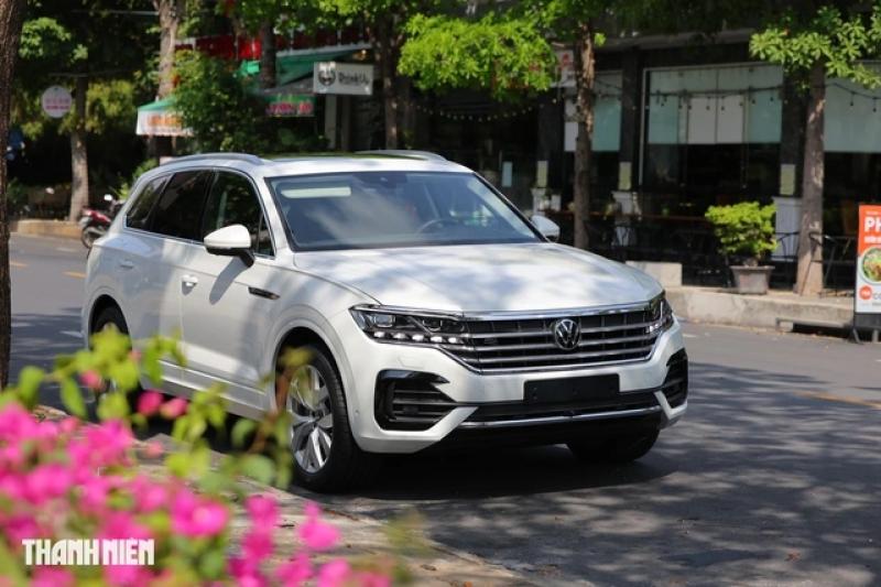 Phân biệt biển báo ô tô quay ngang và dọc thế nào để tránh bị phạt?- Ảnh 2. Phân biệt biển báo ô tô quay ngang và dọc thế nào để tránh bị phạt?- Ảnh 2.