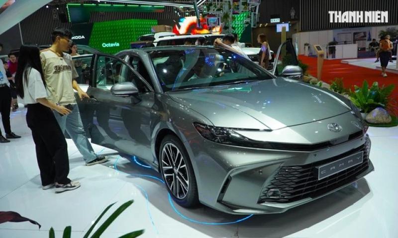 Sedan hạng D: Toyota Camry giảm 100 triệu vẫn khó bán, Mazad6 'bỏ cuộc chơi'?  - Ảnh 3.
