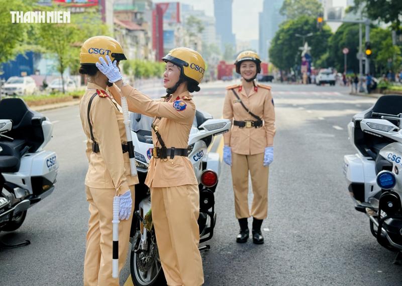 Nữ CSGT dẫn đoàn duy nhất lái siêu mô tô trong 'Vinh quang Công an nhân dânVN'  - Ảnh 8.