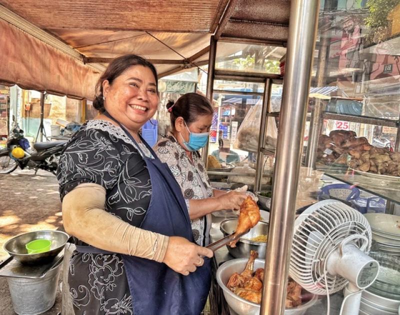 Bà Nguyễn Thị Thành , chủ quán The Lunch Lady nổi tiếng , đột tử ở Canada - Ảnh 1.