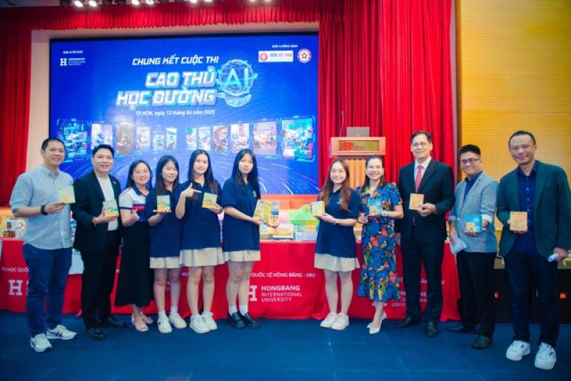 5 Nữ sinh Quảng Ngãi giành quán quân cuộc thi AI học đường 2025 - Ảnh 2.