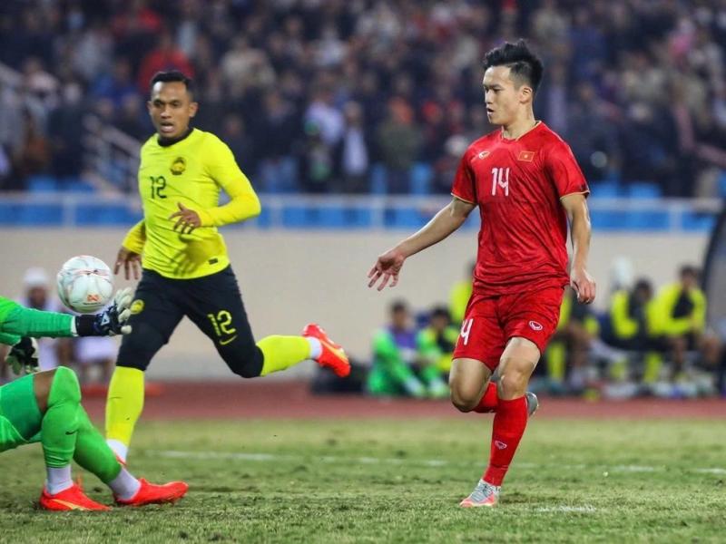 Việt Nam đấu Malaysia: Cao Pendant Quang Vinh, Hai Long và Minh Khoa đá chính, Quang Hải bất ngờ dự bị- Ảnh 7.