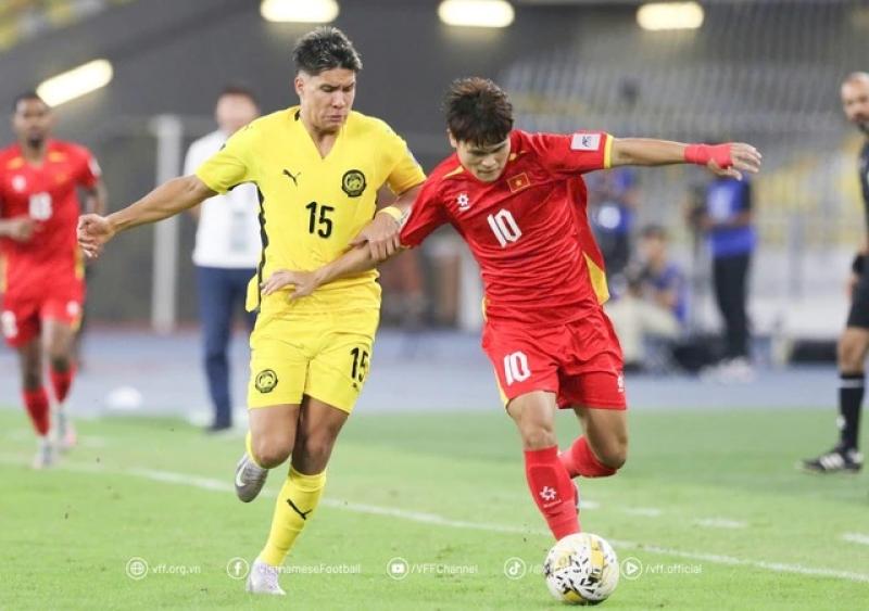 Chưa nguôi buồn vì thua Malaysia, U.23 Việt Nam sắp đấu cầu thủ nhập tịch tại giải lớn: Ông Kim lo chứ!- Ảnh 1.