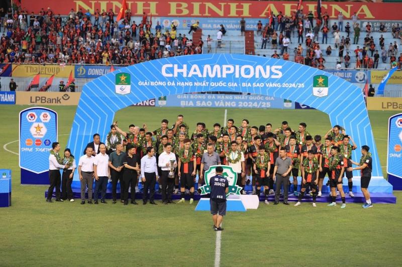 Hoàng Đức, Văn Lâm và Ninh Bình rước cúp vô địch: V-League có thêm đối thủ cực chất- Ảnh 2.