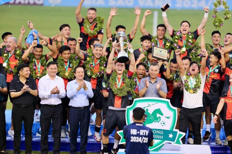 Hoàng Đức, Văn Lâm và Ninh Bình rước cúp vô địch: V-League có thêm đối thủ cực chất- Ảnh 4.
