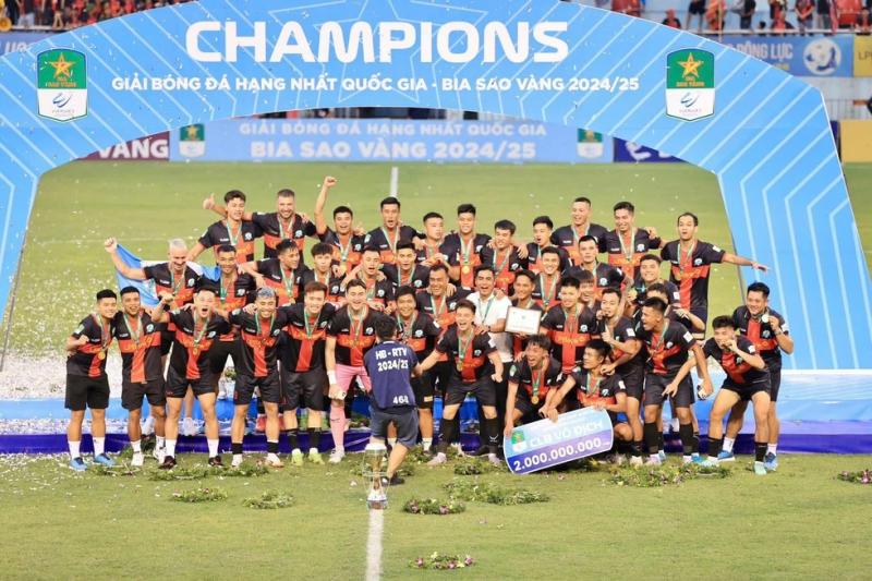Hoàng Đức, Văn Lâm và Ninh Bình rước cúp vô địch: V-League có thêm đối thủ cực chất- Ảnh 1.