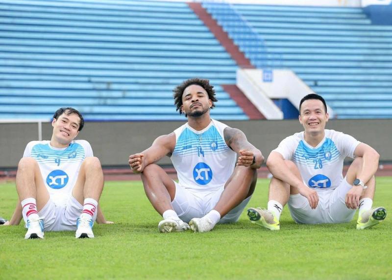 Xuân Son đi giày đinh, tập cùng đội Nam Định trước ngày nhận cúp vô địch V-League- Ảnh 3.