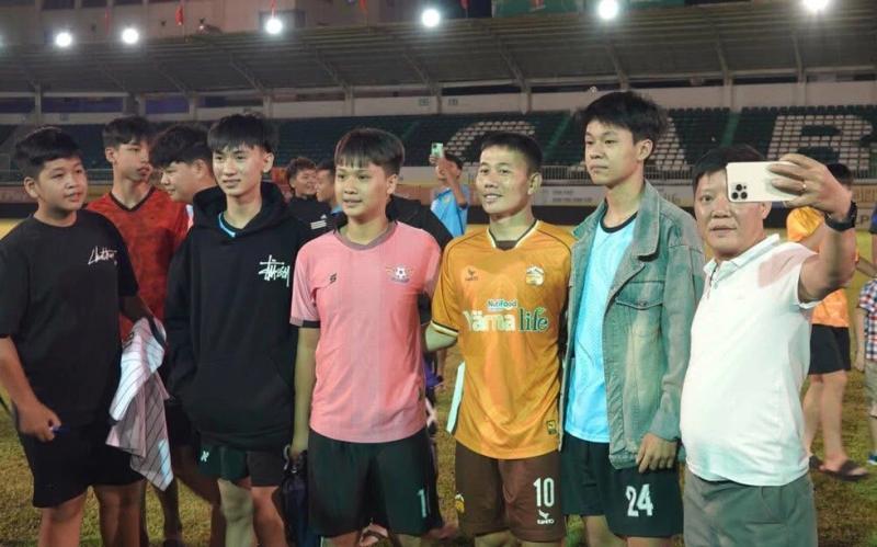 Bầu Đức đi vắng, ông Vũ Tiến Thành nói gì khi HAGL chia tay Minh Vương và 3 ngôi sao khác?- Ảnh 1.