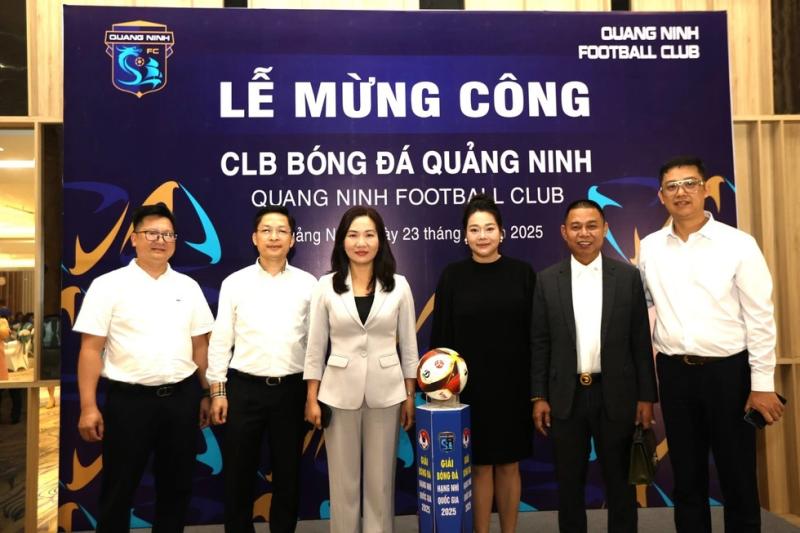 CLB Quảng Ninh được thưởng tiền tỉ vì sớm thăng hạng nhất, sắp được bàn giao sân Cẩm Phả- Ảnh 2.