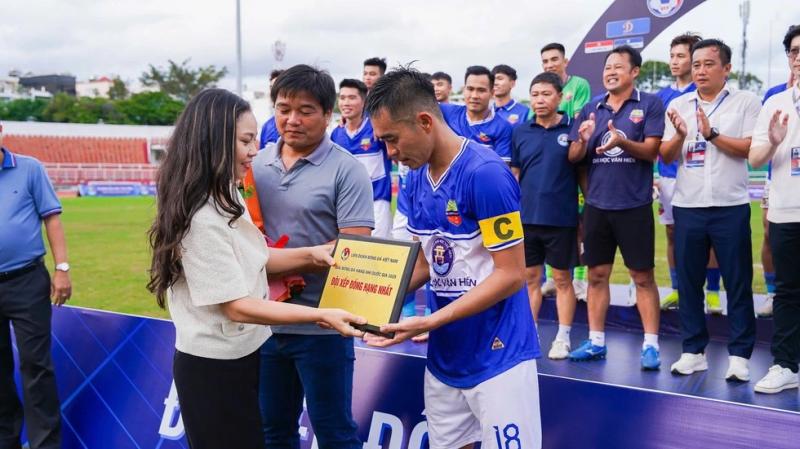 CLB ĐH Văn Hiến: Từ thể thao sinh viên đến kỷ lục sân chơi chuyên nghiệp- Ảnh 2.