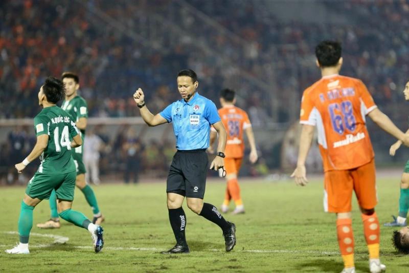 Cản phá ngoạn mục quả phạt đền của Công Phượng, Bùi Tiến Dũng: 'Tôi quá vui, Đà Nẵng kiên cường trụ hạng’- Ảnh 2.