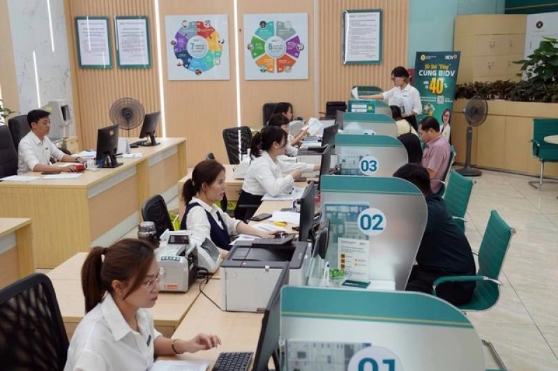 Các ngân hàng áp đảo trong Top 10 về lợi nhuận trên sàn chứng khoán- Ảnh 1. Các ngân hàng áp đảo trong Top 10 về lợi nhuận trên sàn chứng khoán- Ảnh 1.