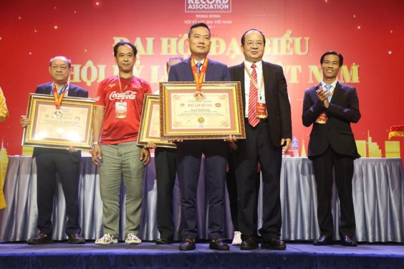 TS Thang Văn Phúc làm Chủ tịch Tổ chức Kỷ lục Việt Nam - VietKings- Ảnh 8. TS Thang Văn Phúc làm Chủ tịch Tổ chức Kỷ lục Việt Nam - VietKings- Ảnh 8.