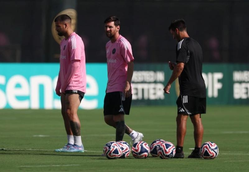 Cựu danh thủ Roberto Baggio bất ngờ gặp Messi, Inter Miami có viện binh trở lại - Ảnh 2.