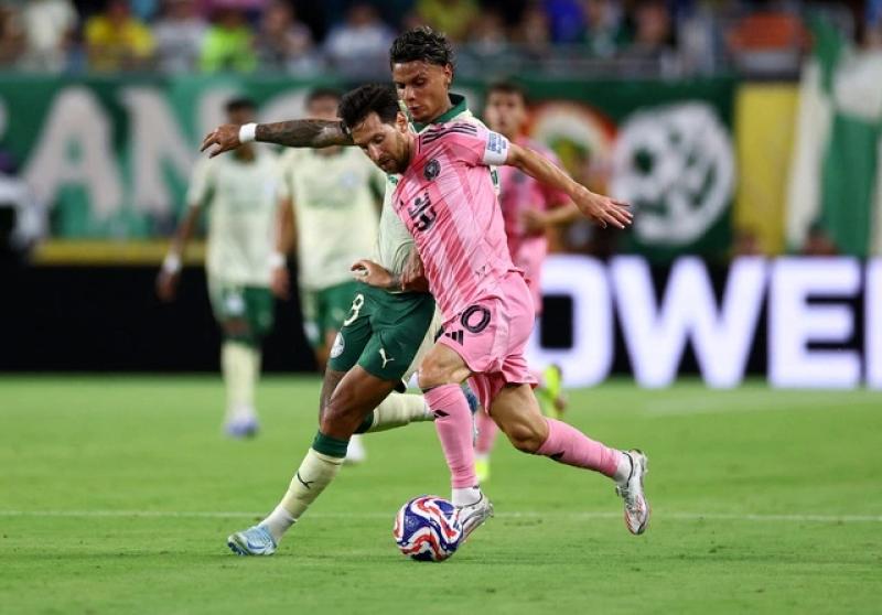 Vợ Messi đăng ảnh sinh nhật chồng theo phong cách… Xì Trum: Gây bão mạng giữa Club World Cup- Ảnh 2. Vợ Messi đăng ảnh sinh nhật chồng theo phong cách… Xì Trum: Gây bão mạng giữa Club World Cup- Ảnh 2.